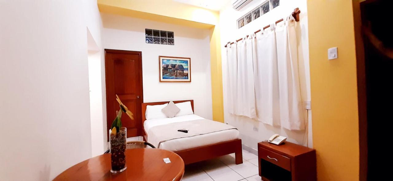 Hostal Huayruro Икитос Экстерьер фото
