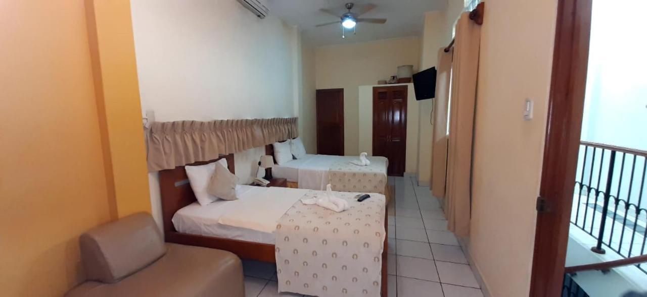 Hostal Huayruro Икитос Экстерьер фото
