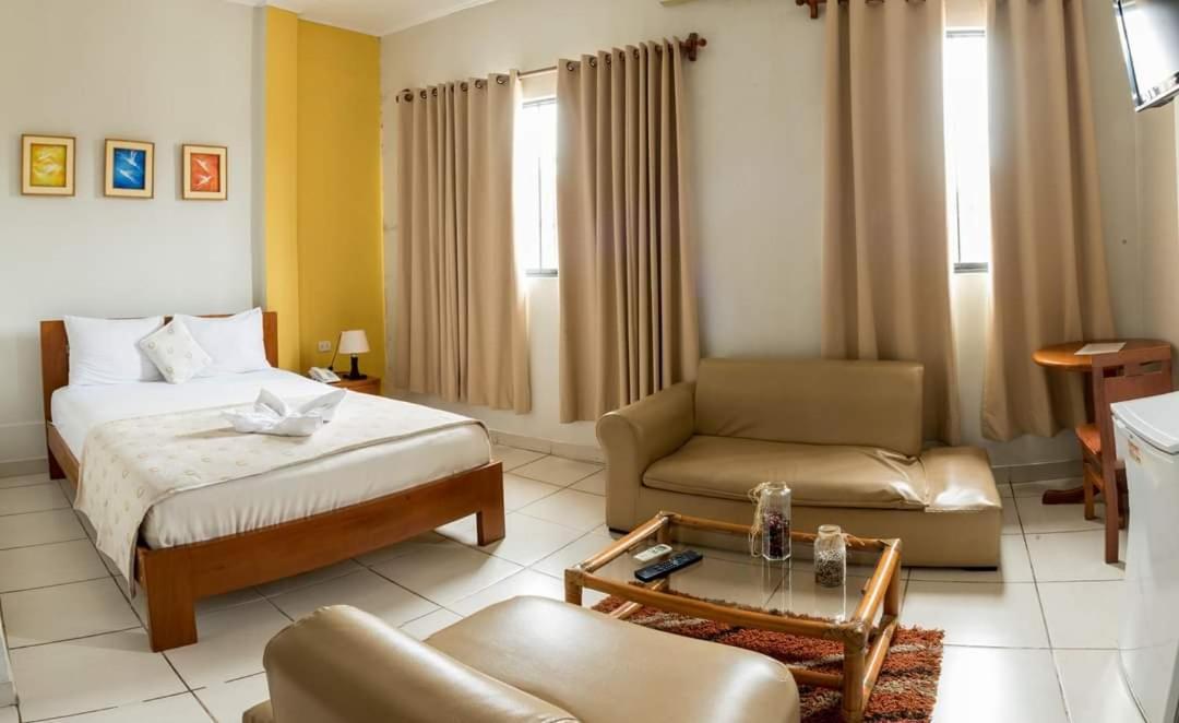 Hostal Huayruro Икитос Экстерьер фото