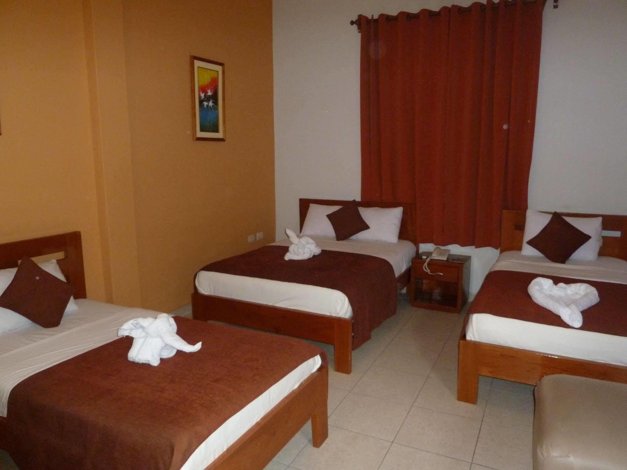 Hostal Huayruro Икитос Экстерьер фото