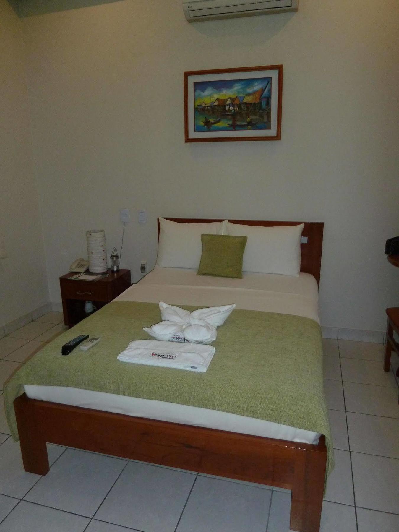 Hostal Huayruro Икитос Экстерьер фото