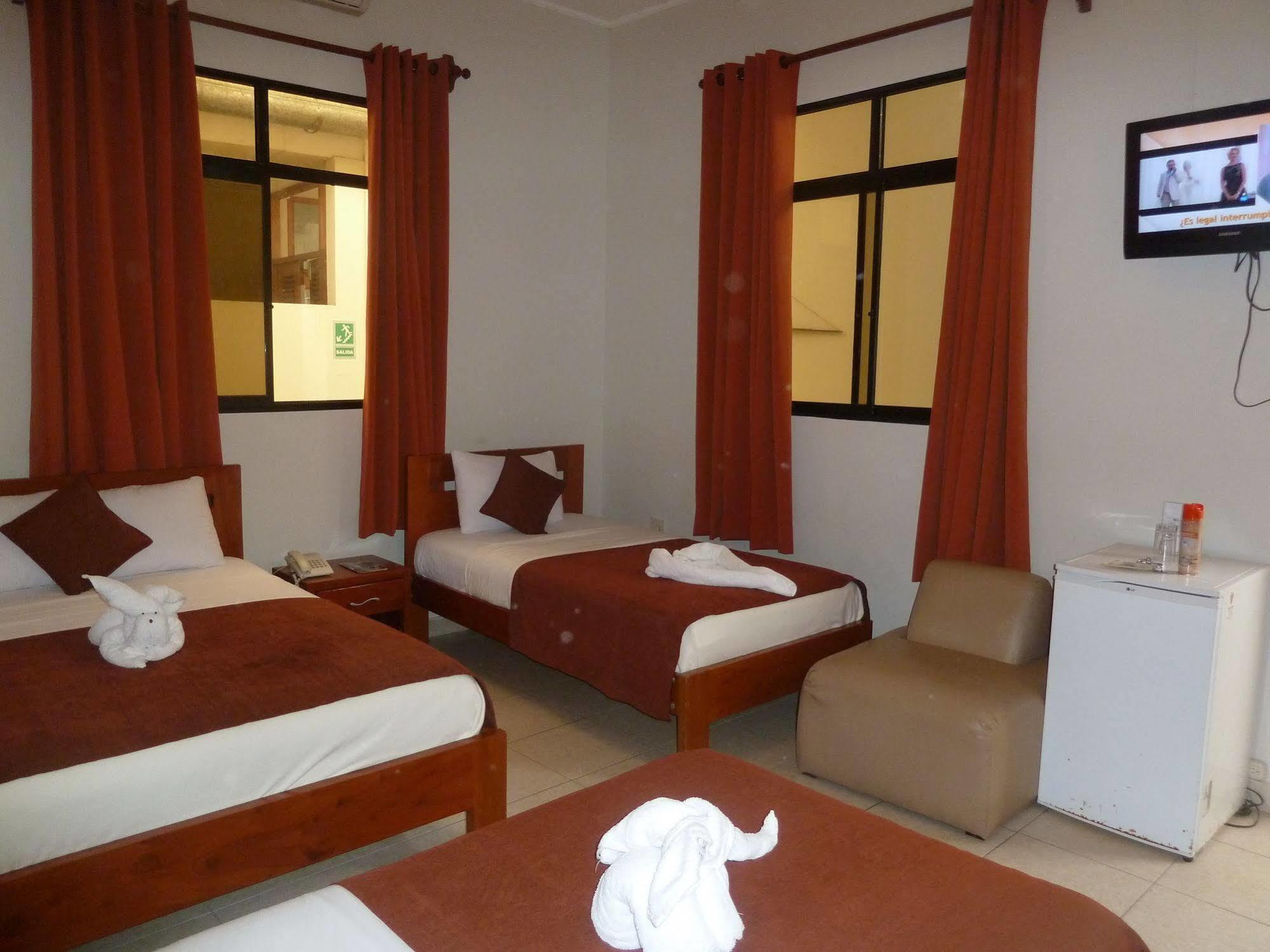 Hostal Huayruro Икитос Экстерьер фото