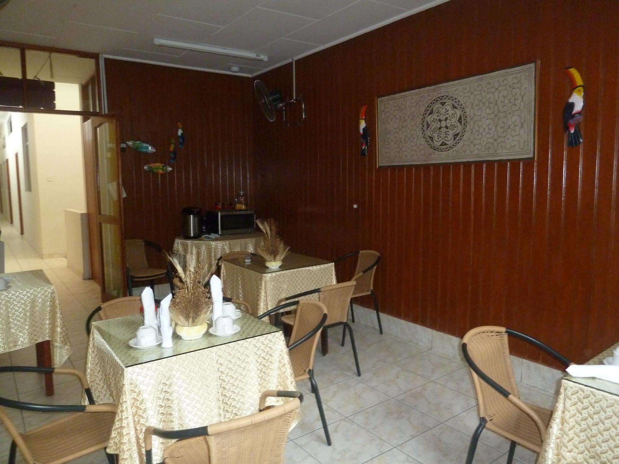 Hostal Huayruro Икитос Экстерьер фото
